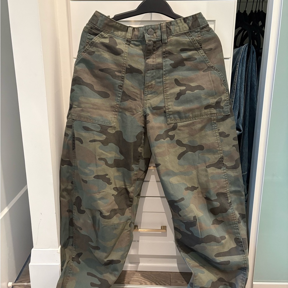 GAP Women's Green Camouflage Cargo Jeans